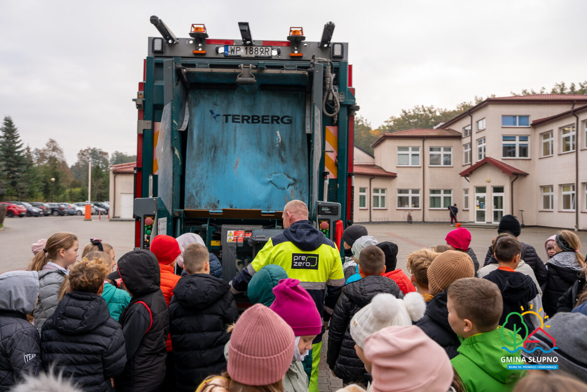 Segregujmy odpady! Uczniowie ze Słupna uczą się, jak dbać o środowisko